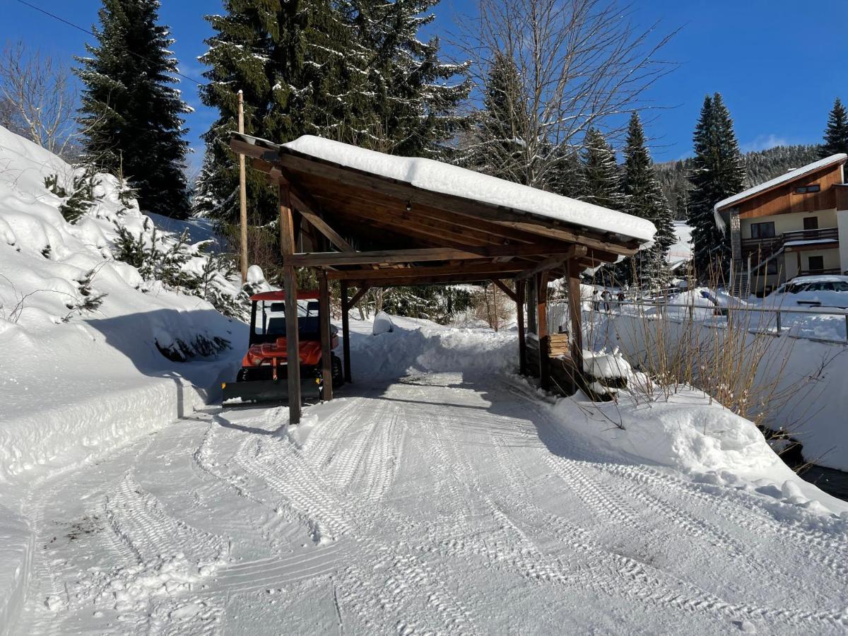 Garage Harrachov Apartment Exterior photo